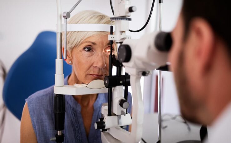 what kind of doctor does cataract surgery