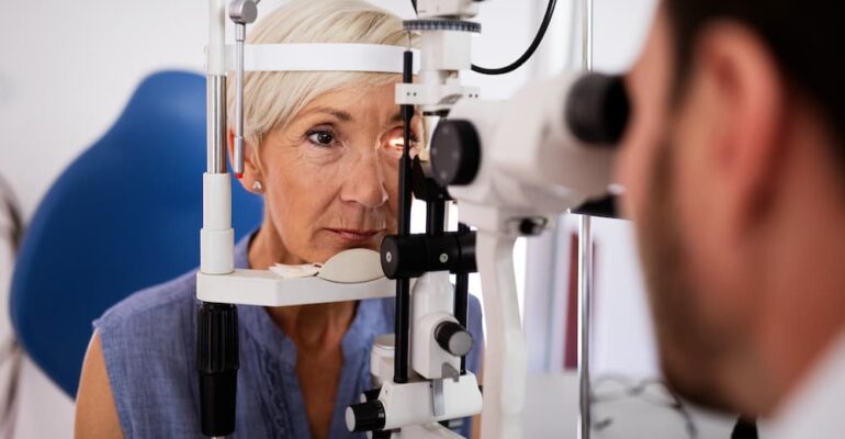 what kind of doctor does cataract surgery