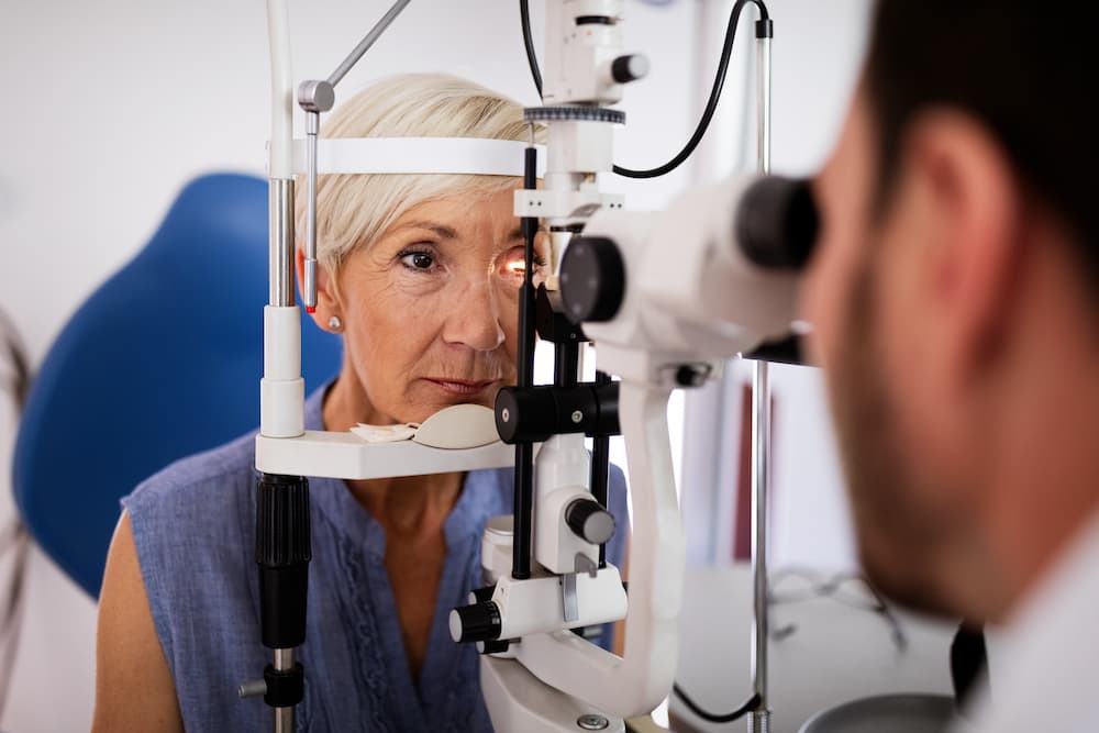 what-kind-of-doctor-does-cataract-surgery